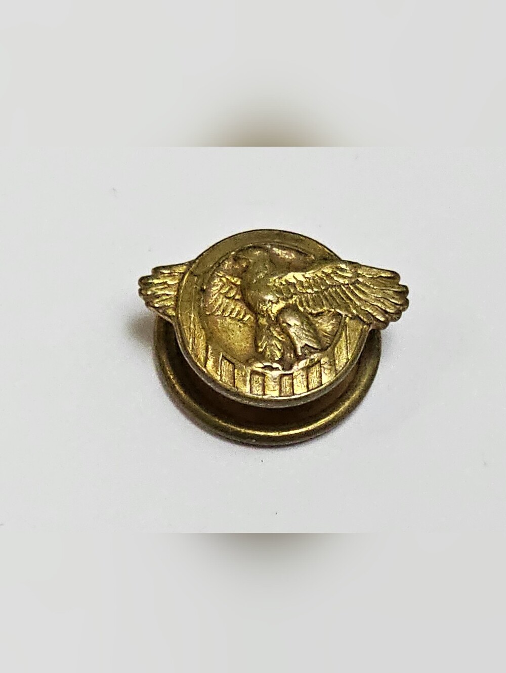 WWII US Military Ruptured Duck Honorable Discharge Lapel Pin Buttonhole Badge